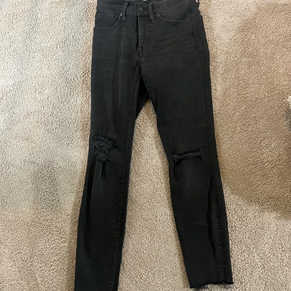 Made well 9 inch high rise skinny distressed black jeans. Size 25S. - Picture 2 of 4